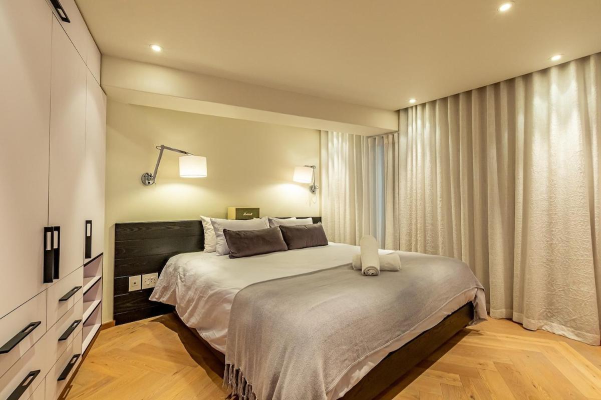 Luxurious, Modern, Artsy, Fully Fitted Home! * Le Cap