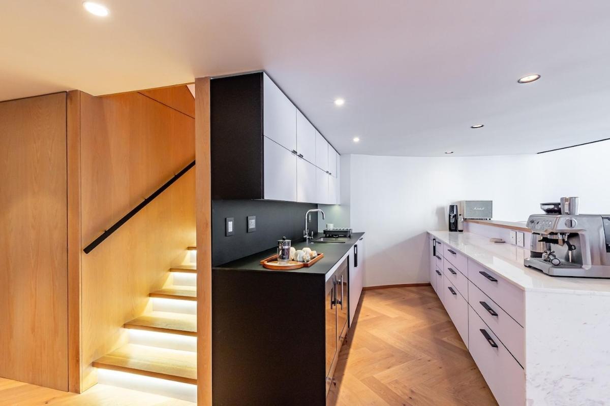 Appartement Luxurious, Modern, Artsy, Fully Fitted Home!
