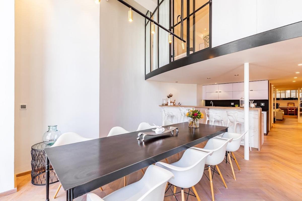 Luxurious, Modern, Artsy, Fully Fitted Home! *