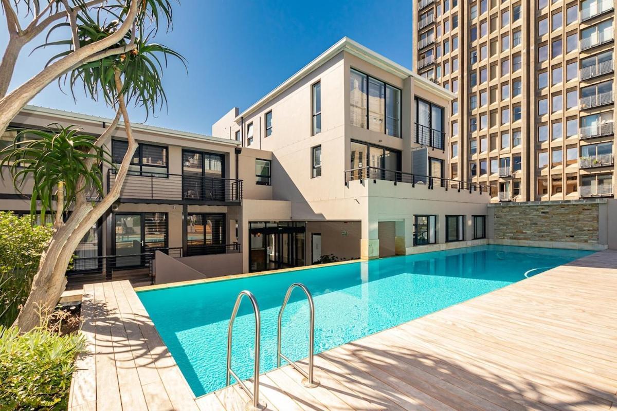 Luxurious, Modern, Artsy, Fully Fitted Home! * Le Cap
