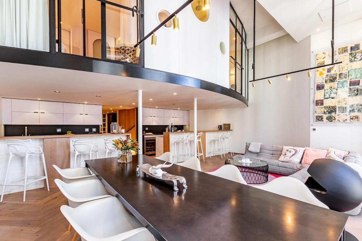 Luxurious, Modern, Artsy, Fully Fitted Home! *